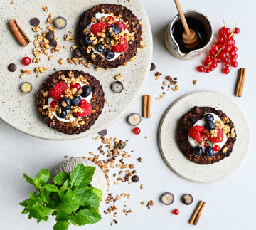Granolataartjes met yoghurt en vers fruit