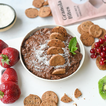 Chocoladehummus met XAVIES' Granola Bites