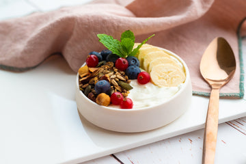 Granola + yoghurt = een gouden duo voor je ochtend