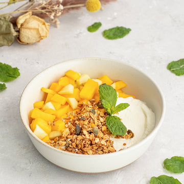 Ontbijtje met XAVIES' Pecan-Gember Granola en mango