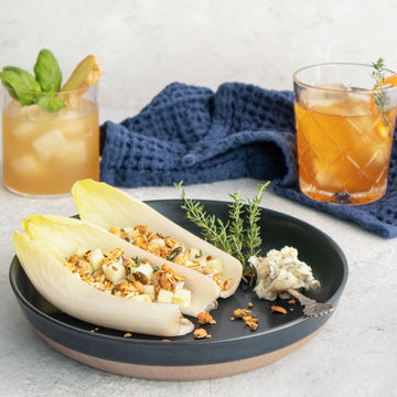 Witloofhapje met peer, blauwe kaas en granola