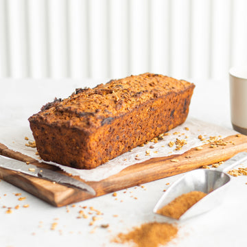 Bananenbrood met knapperige granola