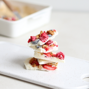 Frozen yoghurt bites met granola