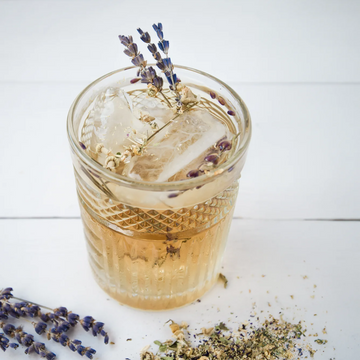 Ijsthee met lavendel